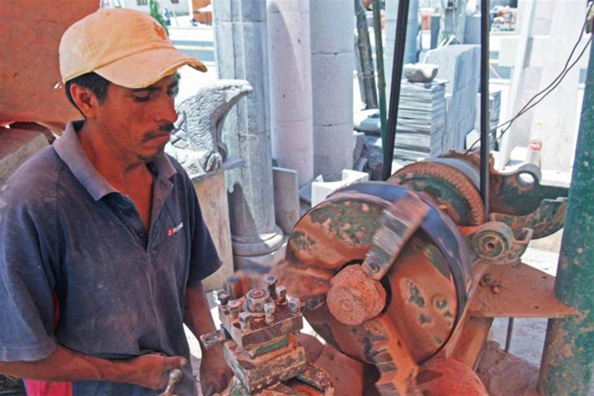 Más de la mitad de los habitantes de San Salvador El Seco, este pequeño municipio ubicado en el centro oeste del estado de Puebla, vive de los restos que los volcanes escupieron hace milenios FOTO: Édgar Ávila/ EL UNIVERSAL Más de la mitad de los habitantes de San Salvador El Seco, este pequeño municipio ubicado en el centro oeste del estado de Puebla, vive de los restos que los volcanes escupieron hace milenios FOTO: Édgar Ávila/ EL UNIVERSAL