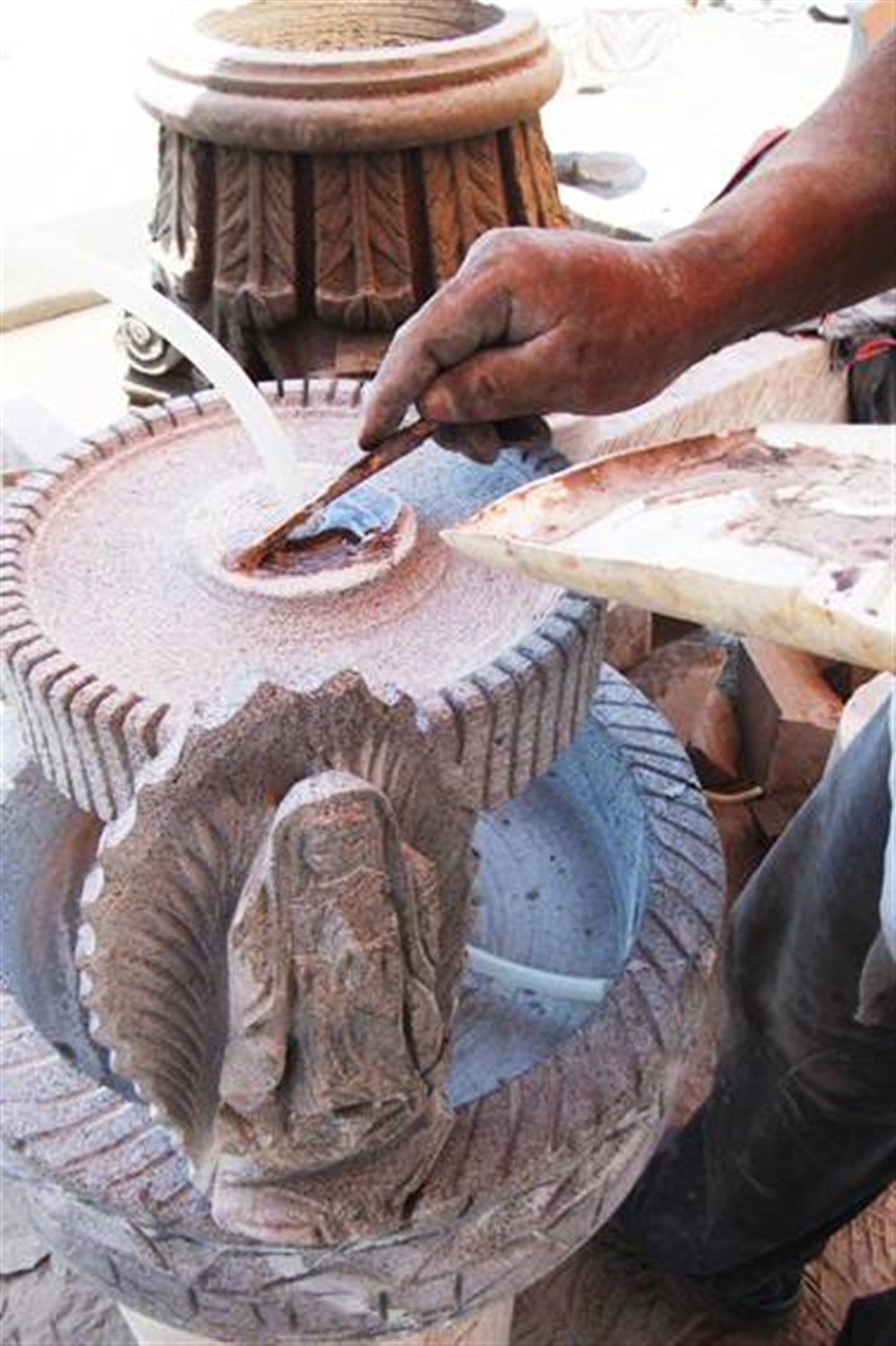 Efigies religiosas, de personajes históricos, bustos de particulares, leones e incluso seres mitológicos surgen de sus manos con facilidad sorprendente FOTO: Édgar Ávila/ EL UNIVERSAL Efigies religiosas, de personajes históricos, bustos de particulares, leones e incluso seres mitológicos surgen de sus manos con facilidad sorprendente FOTO: Édgar Ávila/ EL UNIVERSAL