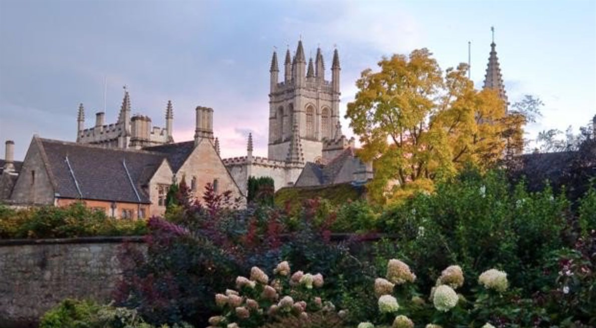 Magdalen College, OxfordUn enclave medieval diseñado por William Orchard, lugar de estudio de Erwin Schrödinger, Terrence Malick y otros.