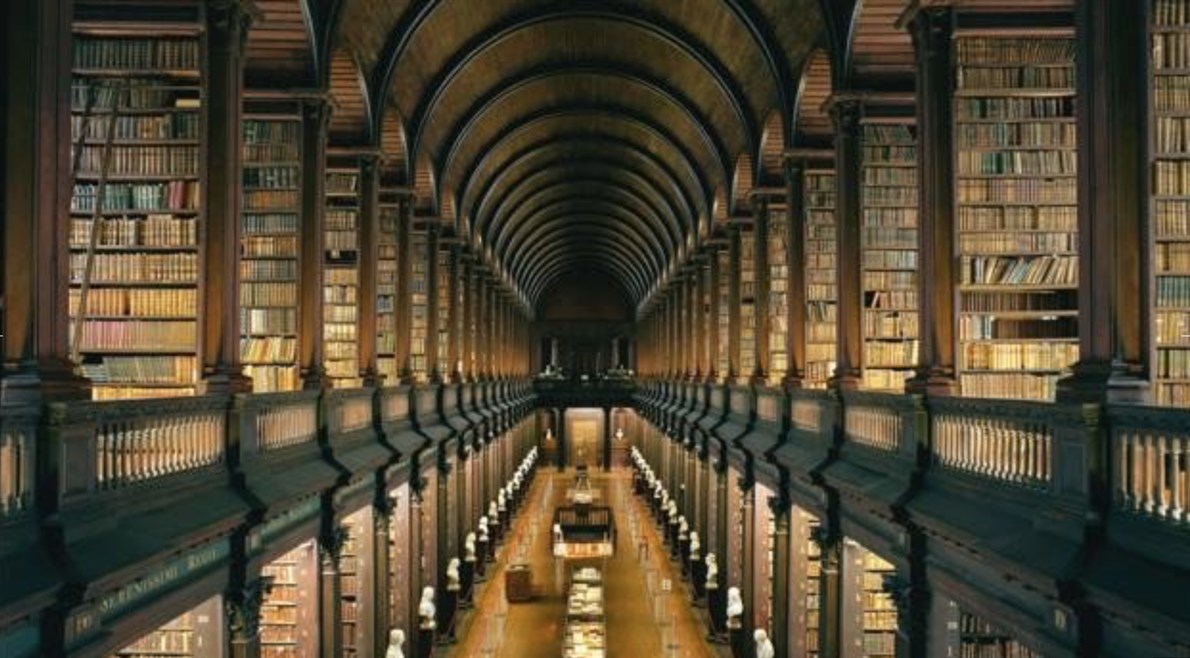 Trinity College, DublinLibros, libros y más libros: el sueño de todo bibliófilo se materializa en la biblioteca del lugar donde estudiaron Samuel Beckett y Oscar Wilde, entre otros.