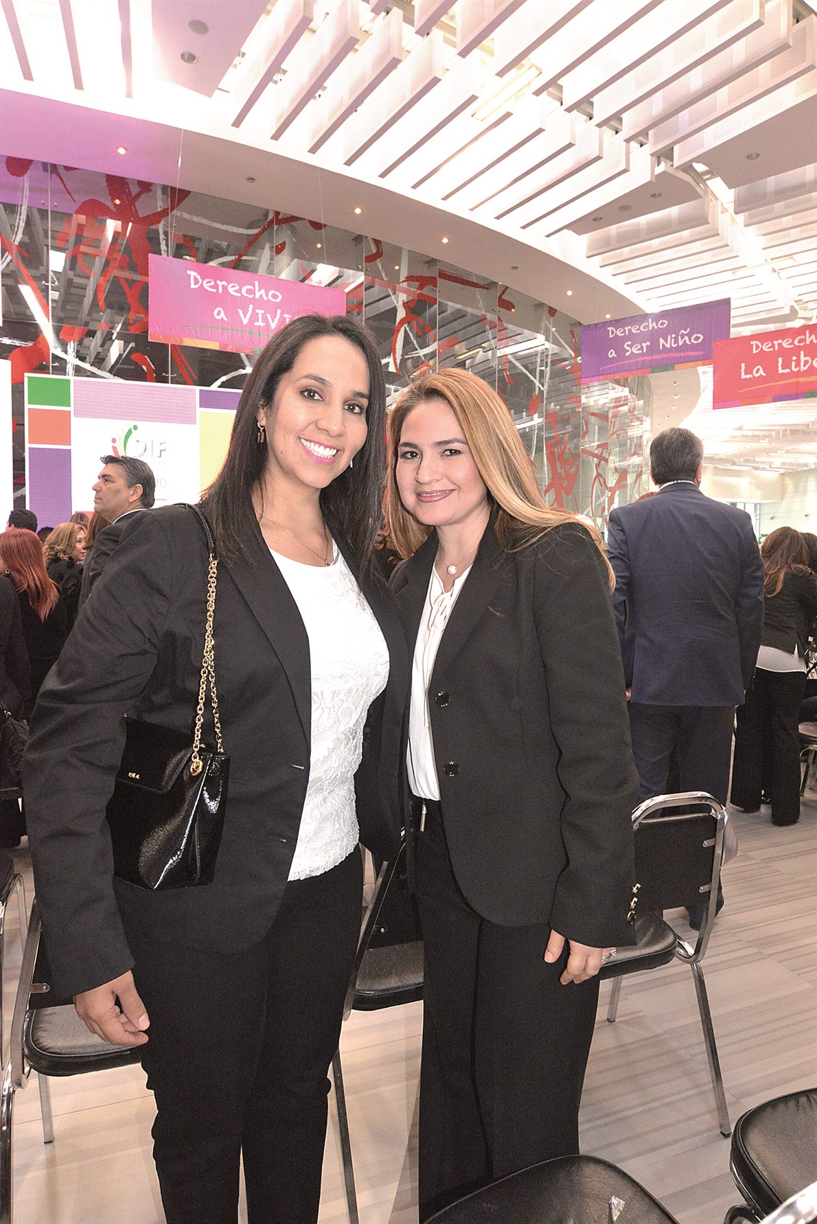 AMIGAS. Ana Cristina de Torres y Kathy de Elizondo.