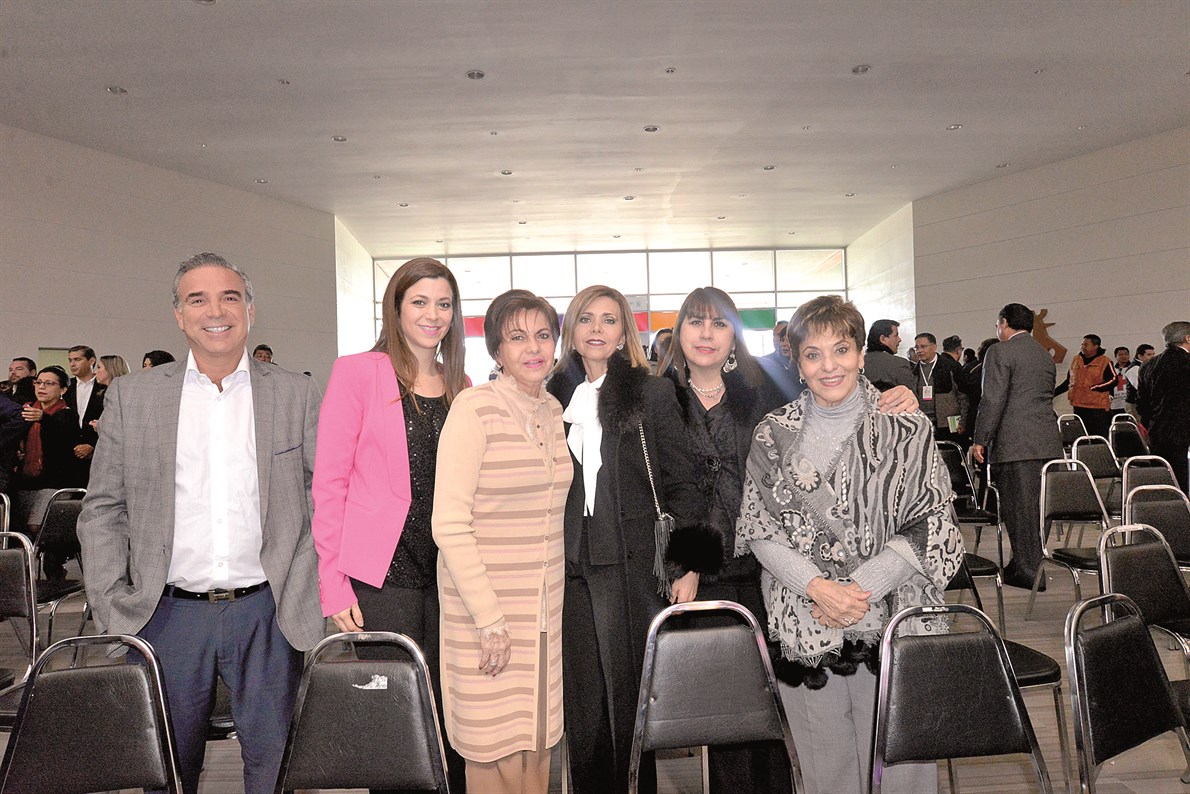  EN EL EVENTO. Carlos Ramírez, Rosalba Robinson, Leticia de Robinson, Leticia de Ramírez, Conchis de Cantú y Rosalba de Robinson.