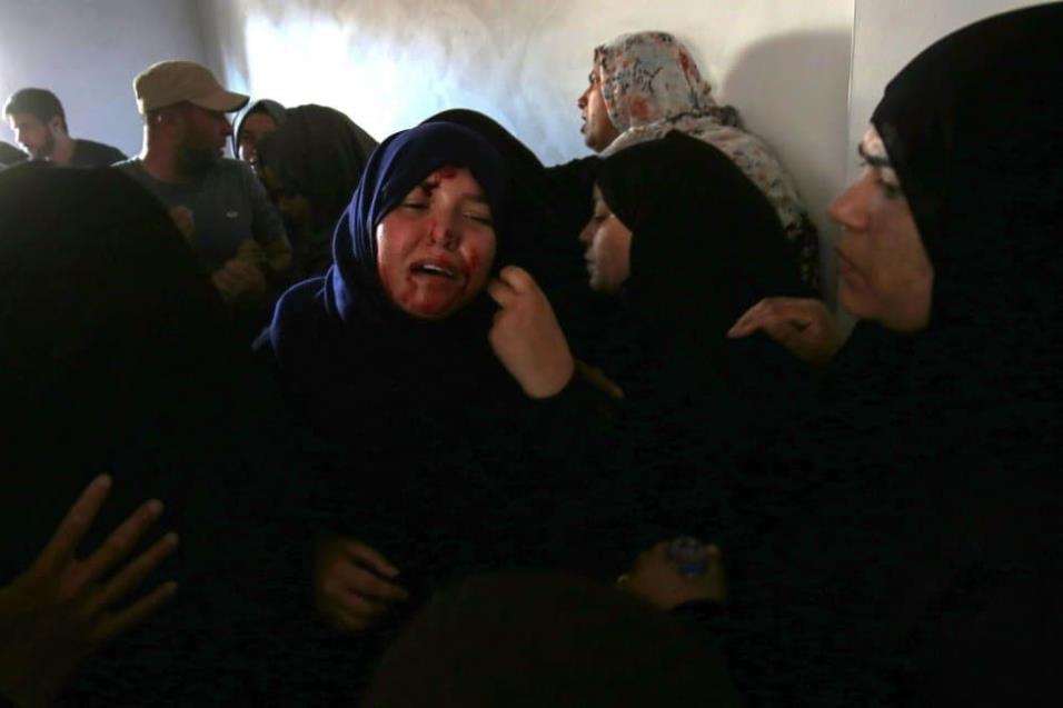 Le hermana de Mahmoud Abu Taima, quién fue asesinada durante las protestas en la frontera con Israel, el 14 de mayo de 2018. SAID KHATIB AFP