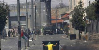 Continúan las protestas, en medio de los funerales