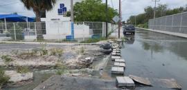 Uni hace un ´puente´ sobre aguas negras