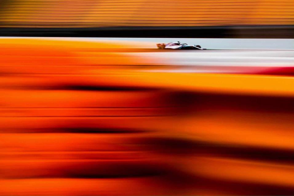 Valtteri Bottas de Mercedes compite durante el segundo día en Montmeló (España). DAVID RAMOS GETTY IMAGES