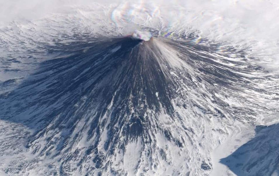 Volcán Klyuchevskaya (Rusia)La península de Kamchatka es el territorio ruso que entra en el Pacífico, justo al norte de Japón con las islas Kuriles de por medio. En esa península inóspita está el volcán Kliuchevskoi, de 4.830 metros de altitud. Foto tom