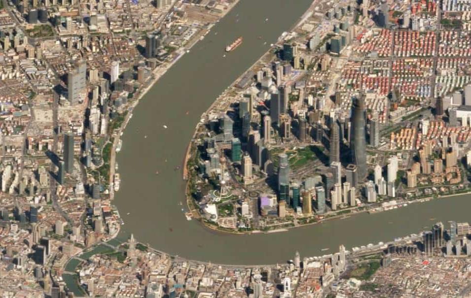 Sanghái (China)El distrito de Pudong es la zona más cosmopolita de esta gran ciudad china. Ahí se encuentran los rascacielos, cerca del río. La torre más alta de la ciudad es la situada más a la derecha, la Torre de Sanghái (632 metros). Foto tomada el 