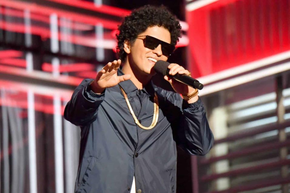 Bruno Mars, ganador del premio Top artista masculino. JEFF KRAVITZ FILMMAGIC