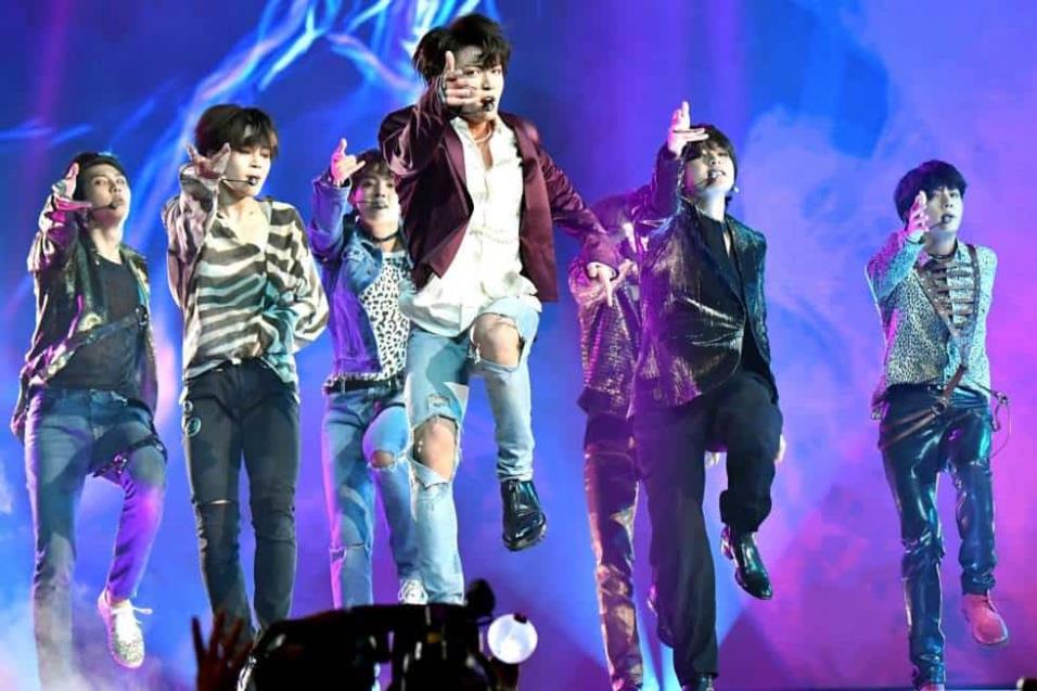 El grupo surcoreano BTS actúa en los Billboard. JEFF KRAVITZ FILMMAGIC