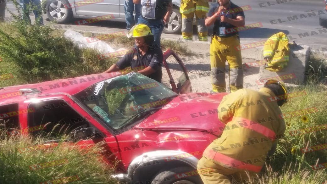 Vuelcan madre e hijo en libramiento Río Bravo-Monterrey - El Mañana de