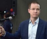 Ricardo Anaya, candidato de sí mismo, no escucha a nadie y baja
