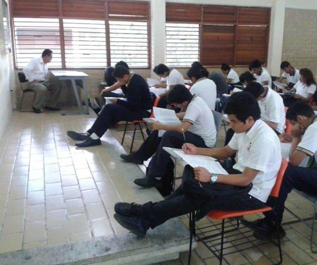 Aplican en alumnos evaluación Planea Aplican en alumnos evaluación Planea