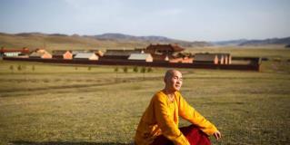 Monjes millennials se hacen cargo de los monasterios budistas en Mongolia