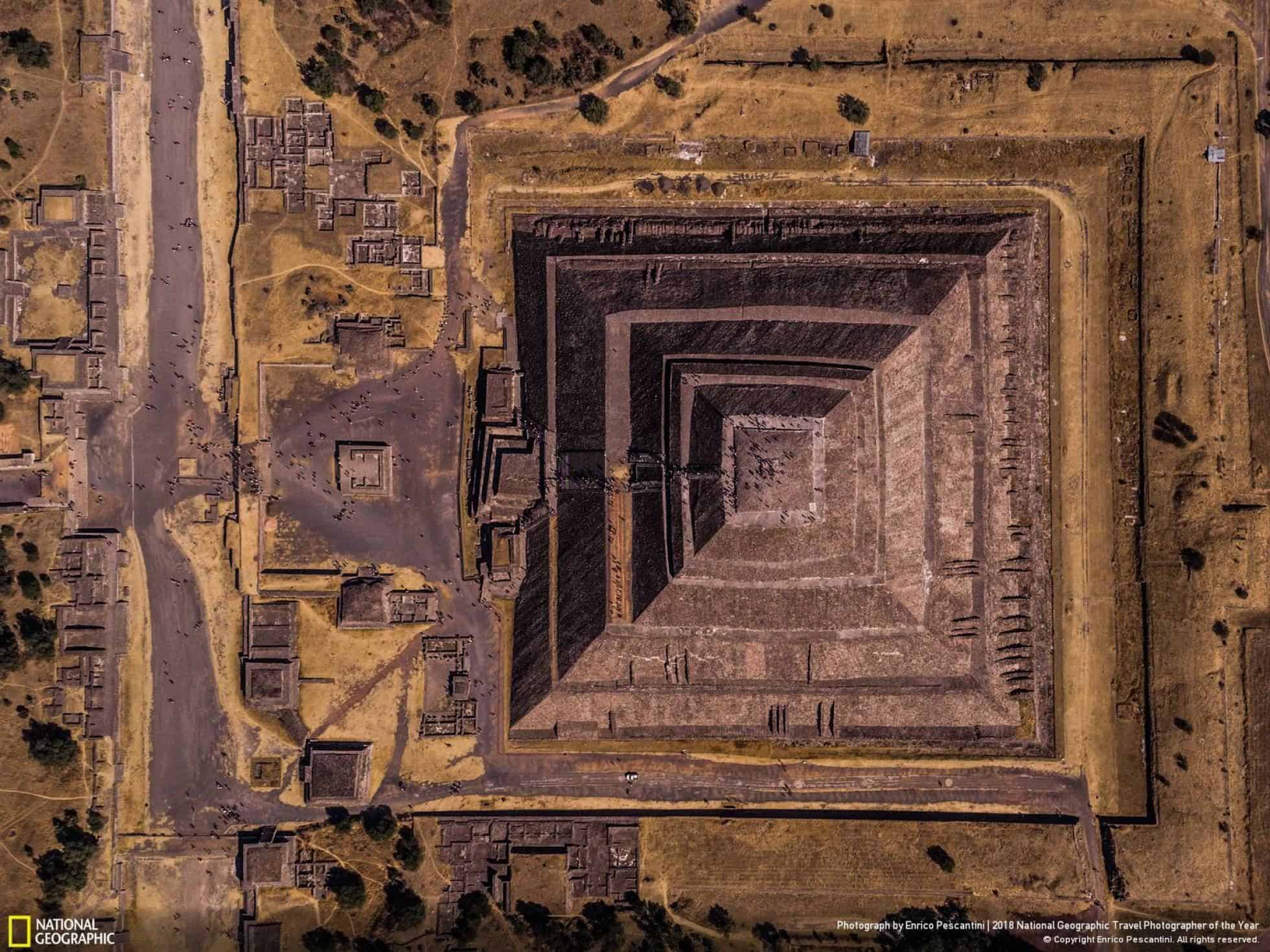 Segundo premio (ciudades). "Geometría del sol". Teotihuacan, México.