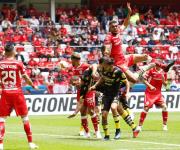 Debuta el diablo con victoria ante Monarcas