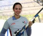Sube Er&eacute;ndira Barba al podio en tiro con rifle tendido individual