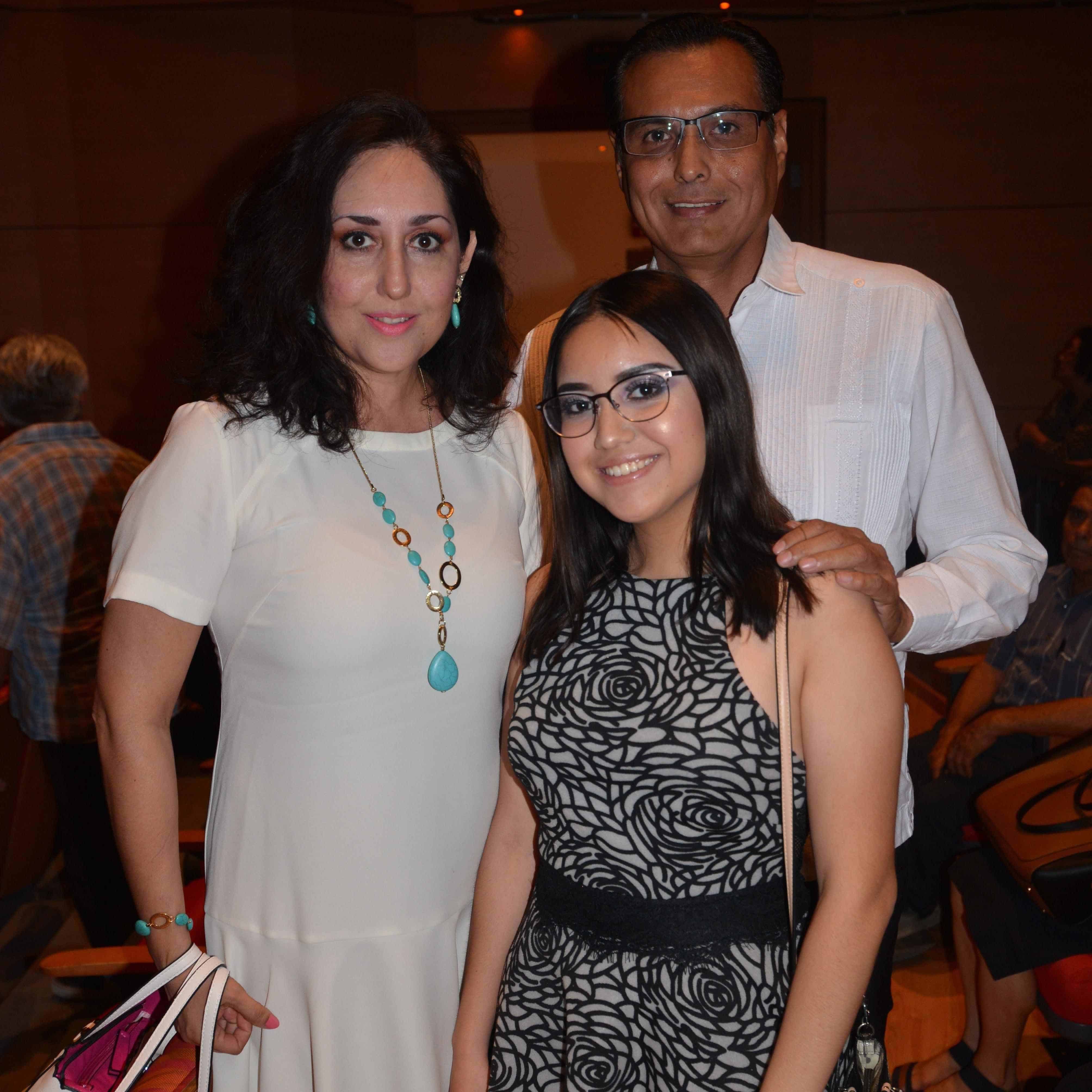 EN FAMILIA. Felipe Rodríguez, Lizett Báez y Camila Rodríguez Báez.