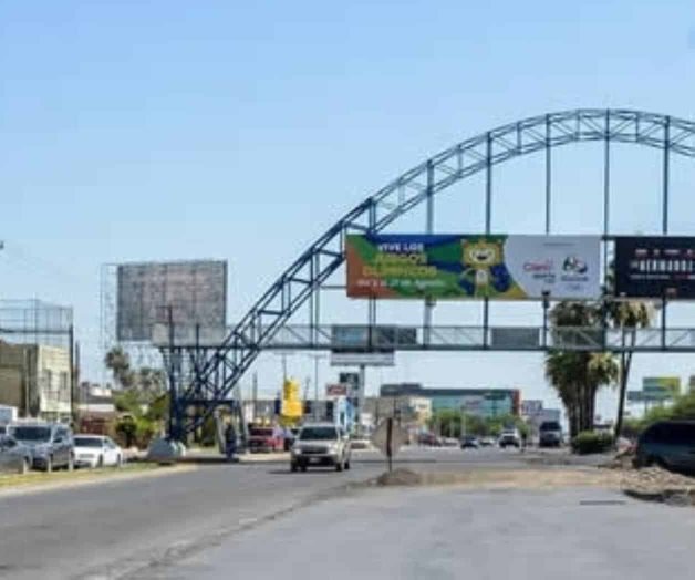 Mujer intenta lanzarse de un puente Mujer intenta lanzarse de un puente
