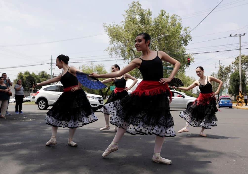 Este sábado 4 de agosto habrá ballet gratis en el cruce peatonal de la Avenida Cuauhtémoc con esquina Álvaro Obregón Roma Norte, a un costado del Jardín Pushkin, a las doce del mediodía.