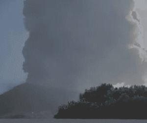 Violenta explosión del volcán Stromboli