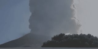 Violenta explosión del volcán Stromboli