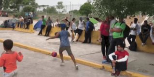 Retiran a los migrantes del Puente Nuevo en Matamoros