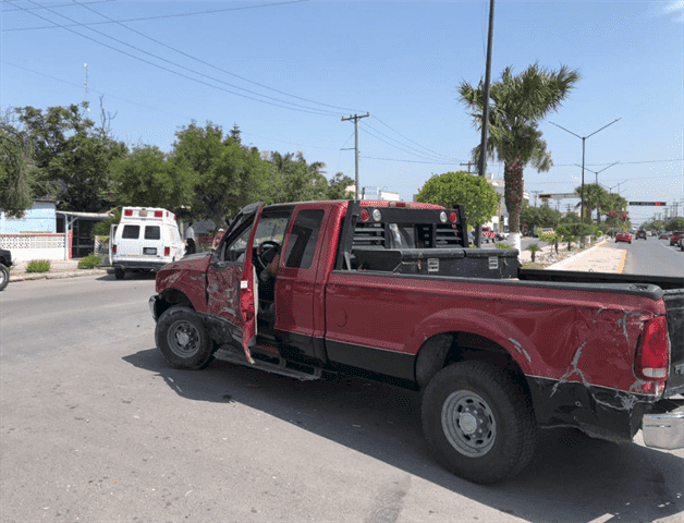 Choca ambulancia; llevaba atropellado. Le sale al paso de manera intempestiva Choca ambulancia; llevaba atropellado. Le sale al paso de manera intempestiva