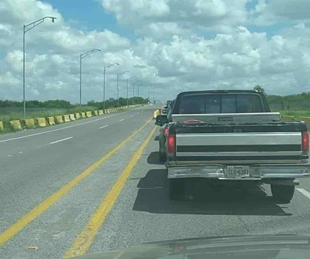 Largas filas para cruzar Largas filas para cruzar