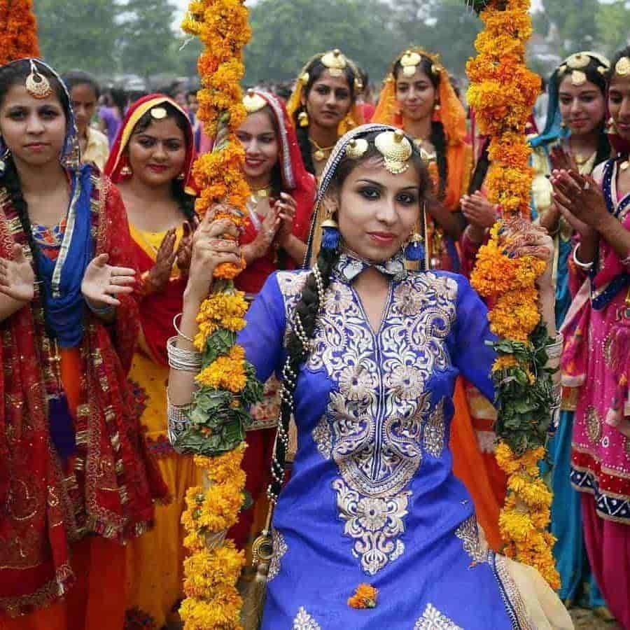 VESTIMENTA. Los atuendos tradicionales de la India están llenos de color y misticismo.