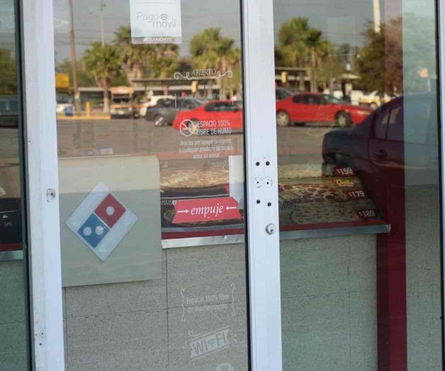 Pegan ladrones en una pizzería Pegan ladrones en una pizzería