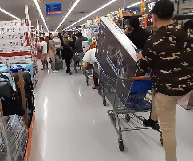 Abarrotan tiendas pero no acampan Abarrotan tiendas pero no acampan