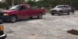 Tapar baches, su labor para sacar el “chivo”