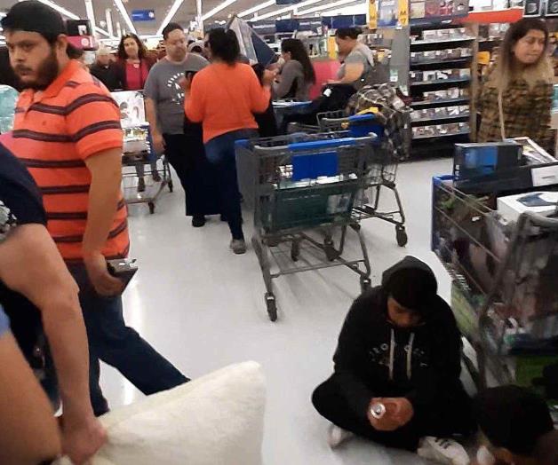 Abren toda la noche para ventas frenéticas Abren toda la noche para ventas frenéticas