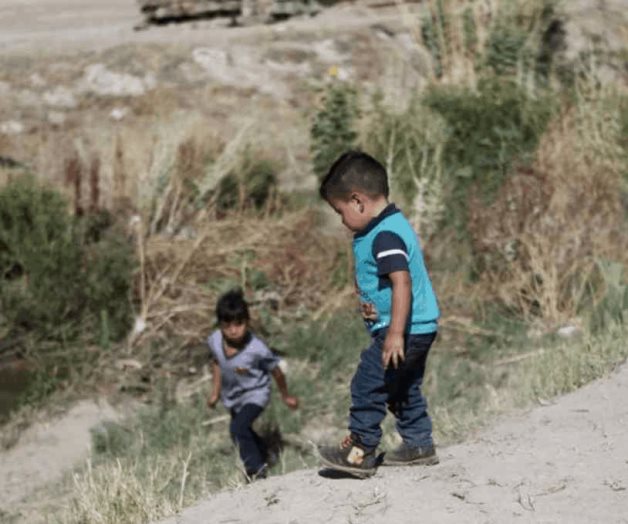 Envían solos a sus niños a cruzar a EU Envían solos a sus niños a cruzar a EU