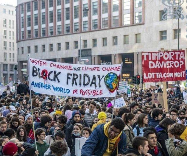 Marchan por el clima y contra Black Friday Marchan por el clima y contra Black Friday