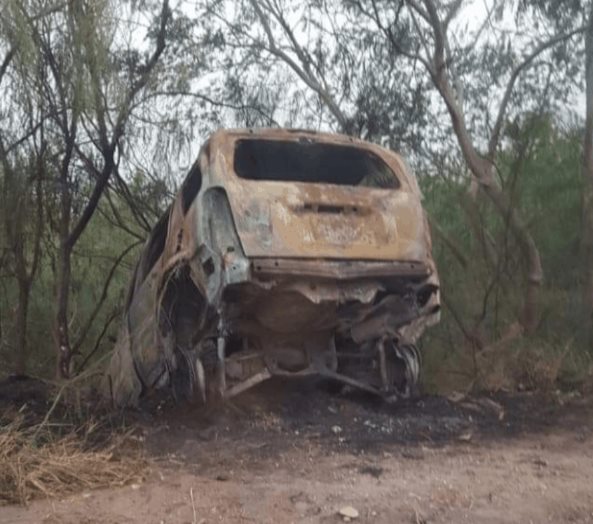 Sofocan incendio de una camioneta Sofocan incendio de una camioneta