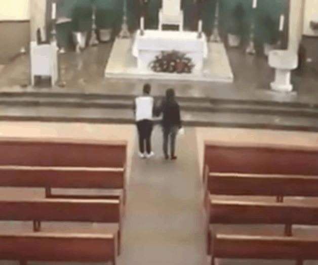 Captan a pareja robando limosna de iglesia Captan a pareja robando limosna de iglesia