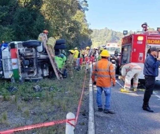 Vuelca camión de peregrinos Vuelca camión de peregrinos