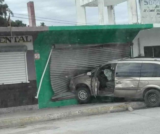 Entra con todo y camioneta a mercado ejidal Entra con todo y camioneta a mercado ejidal