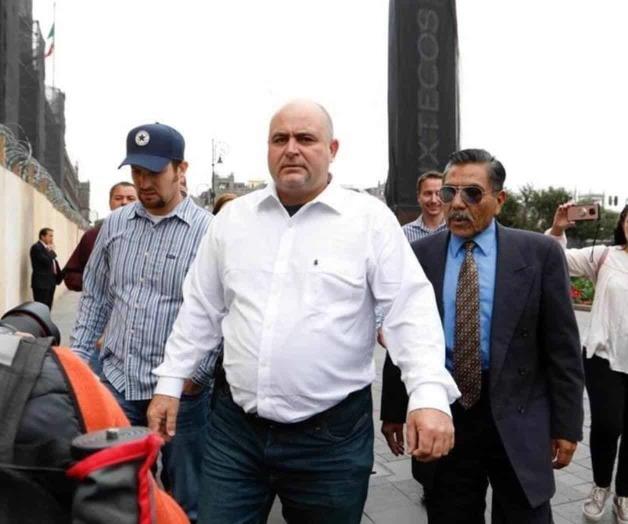 Recibe AMLO a miembros de los LeBarón Recibe AMLO a miembros de los LeBarón