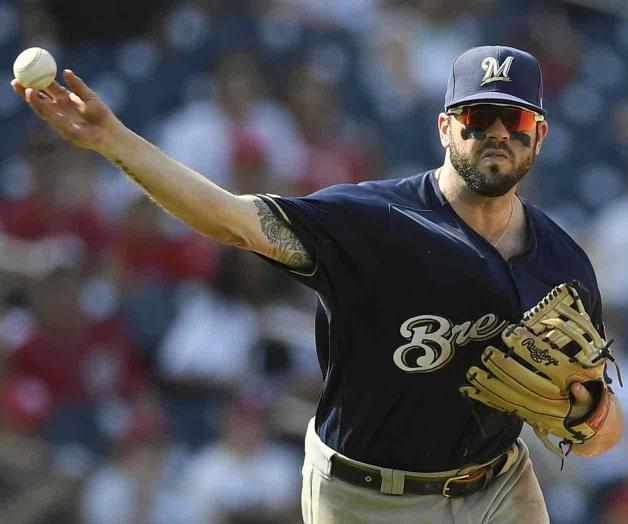 Moustakas se tiñe de rojo Moustakas se tiñe de rojo