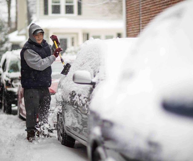 Tormenta de nieve afecta tránsito y cierra escuelas en EUA Tormenta de nieve afecta tránsito y cierra escuelas en EUA