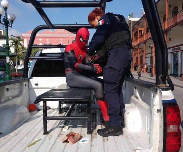 Detienen al ‘Hombre Araña’ en el centro de Tampico Detienen al ‘Hombre Araña’ en el centro de Tampico