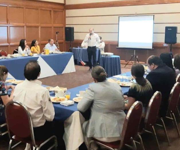 Sociedad y gobierno cuidan del ambiente Sociedad y gobierno cuidan del ambiente