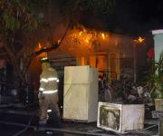 Arde vivienda y alcanza a otra en la Cuauhtémoc