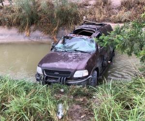 Volcadura en la Ribereña; no hay lesionados, sólo daños materiales del vehículo.