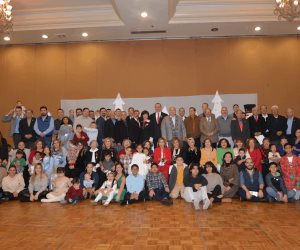 Felices en festejo navideño