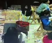 Le roban su cartera en cafetería y enfrenta a ladrones en Coyoacán