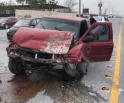 Lesionado conductor al ser impactado por una camioneta